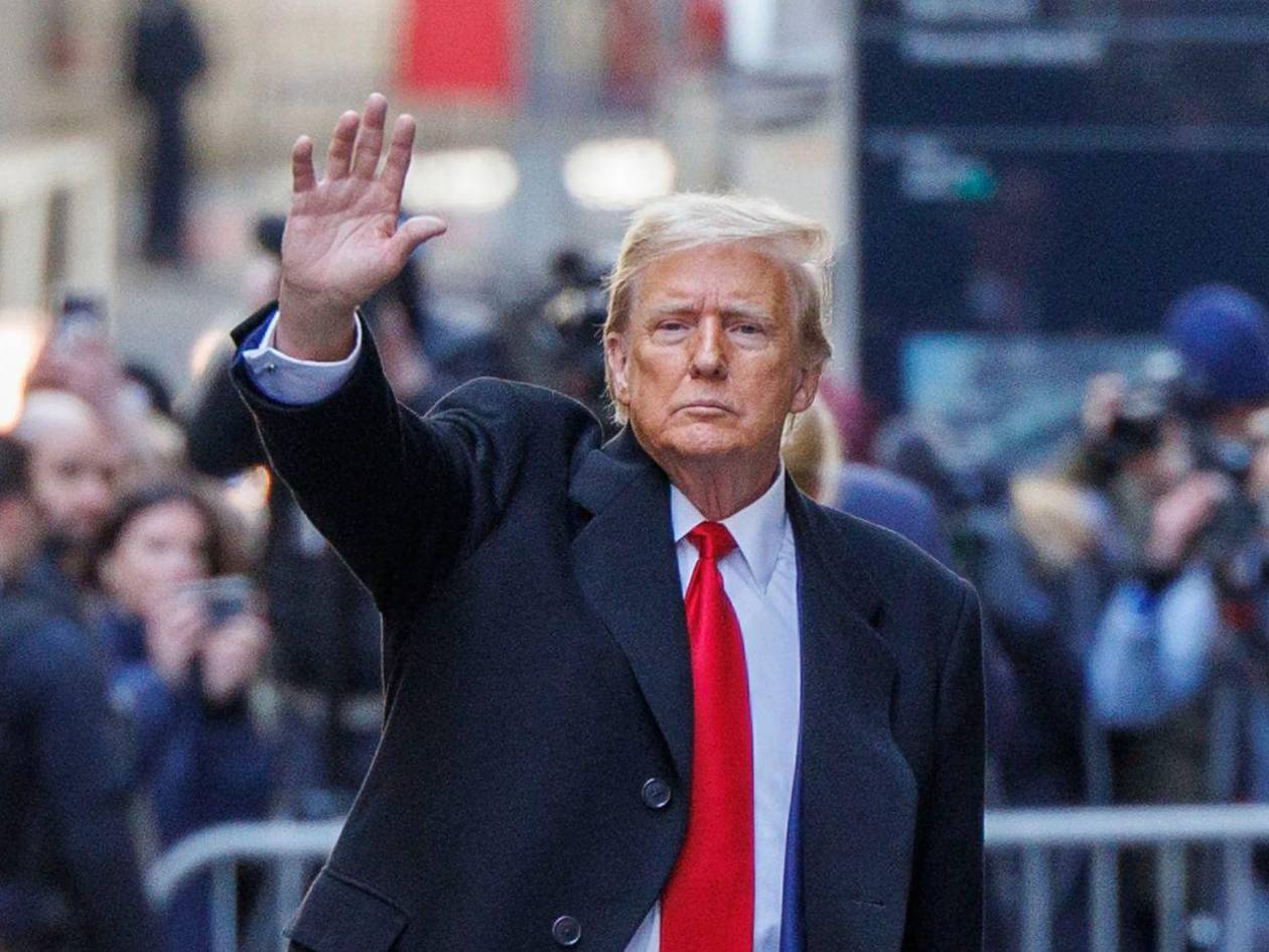 Trump niega dibujar mujeres y llama escoria a quienes manejaron archivos de Epstein