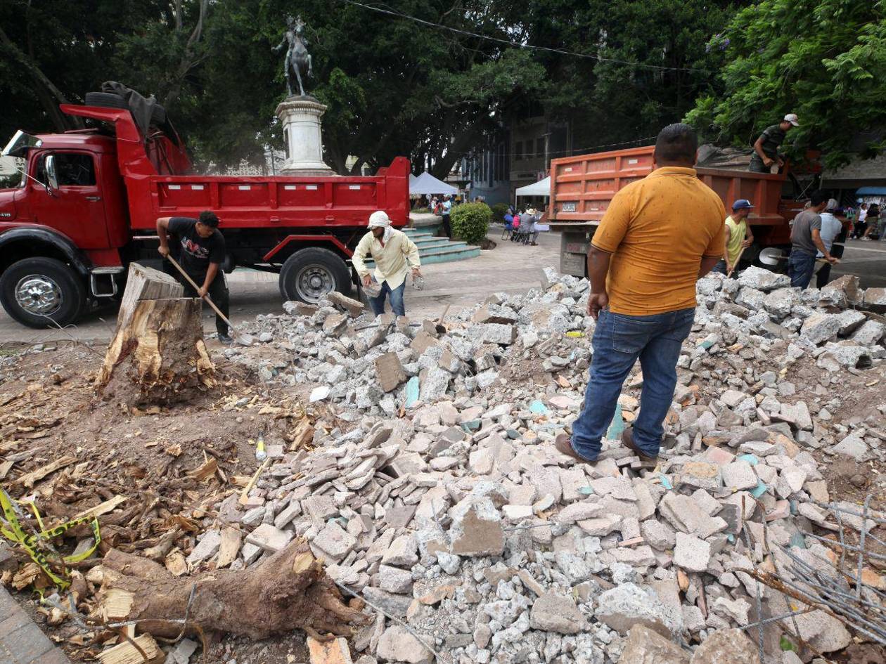 Inicia restauración de la Plaza Central de Tegucigalpa tras años de abandono