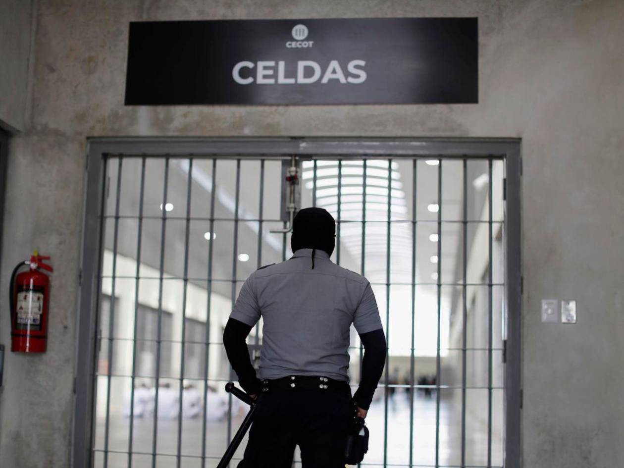 Jueza ordena el regreso a EE UU del salvadoreño enviado por error a megacárcel de Bukele