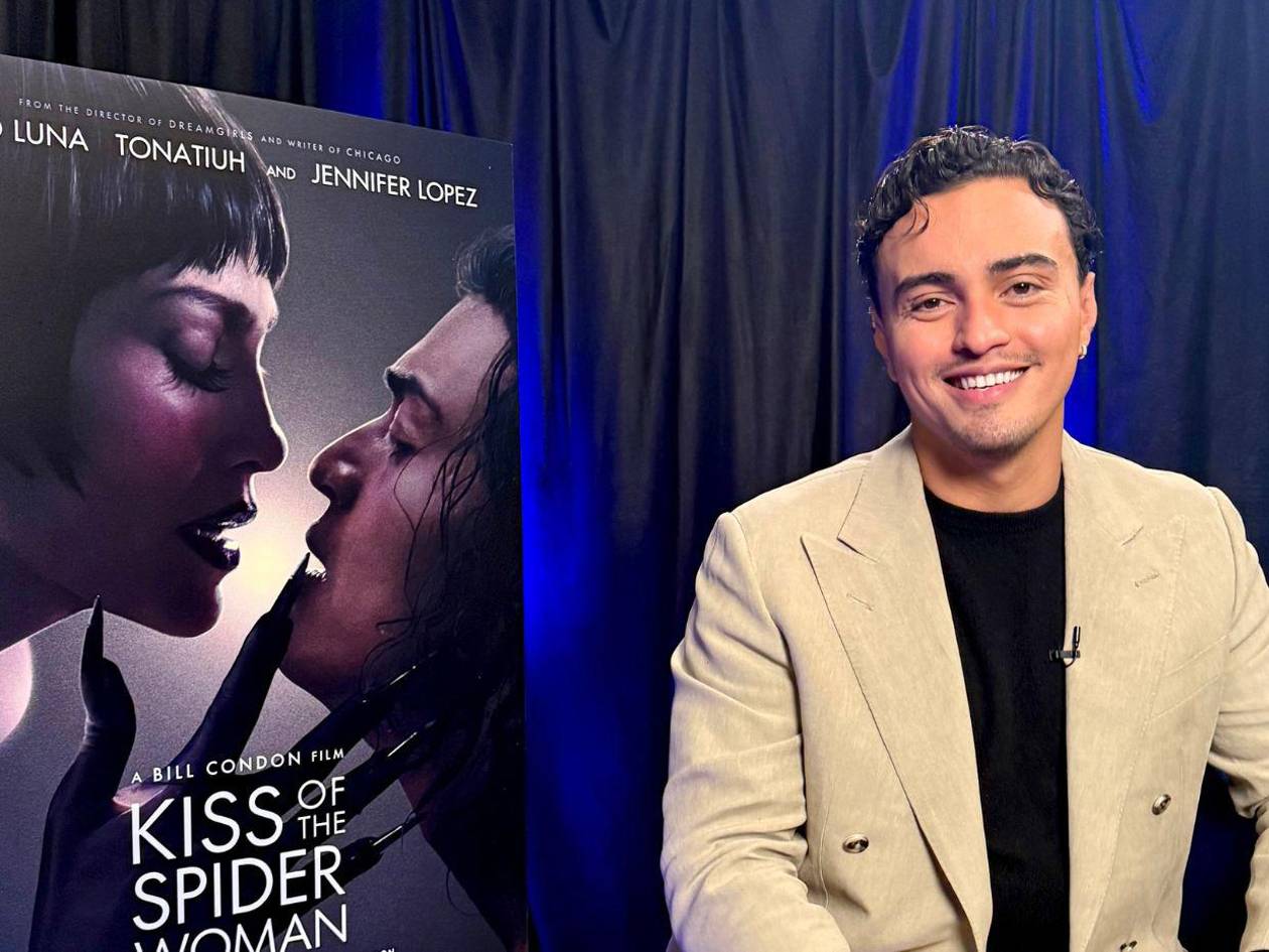Tonatiuh renace en El beso de la mujer araña junto a Jennifer López y Diego Luna