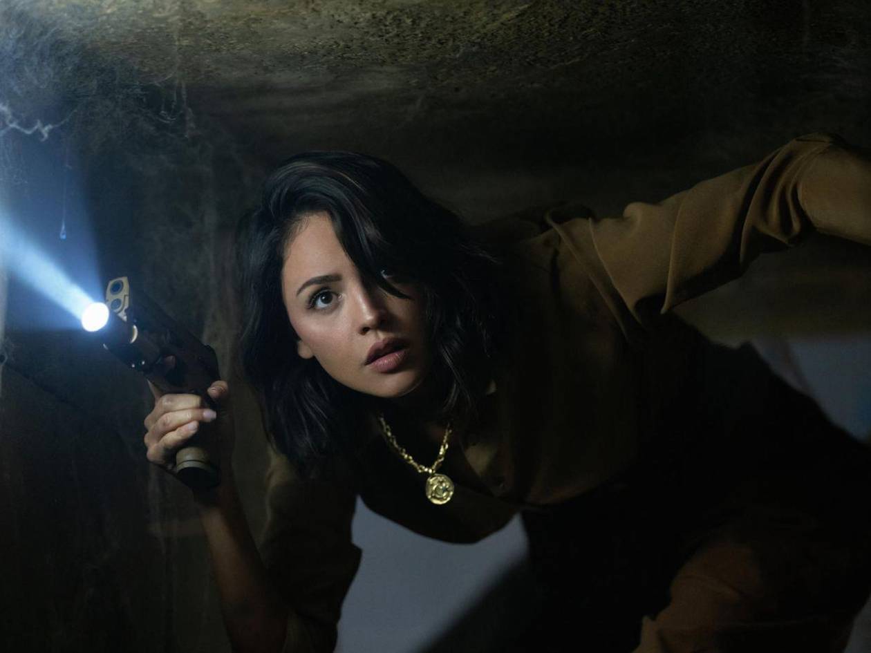 Eiza González escarba la Fuente de la juventud en nueva película