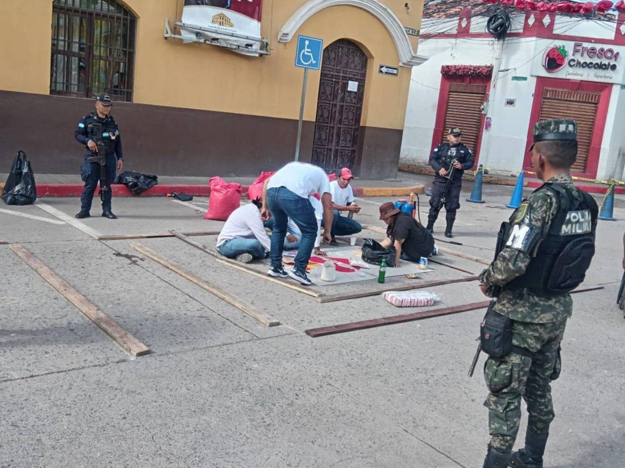 Privados de libertad elaboran alfombras para el Santo Vía Crucis en Olancho