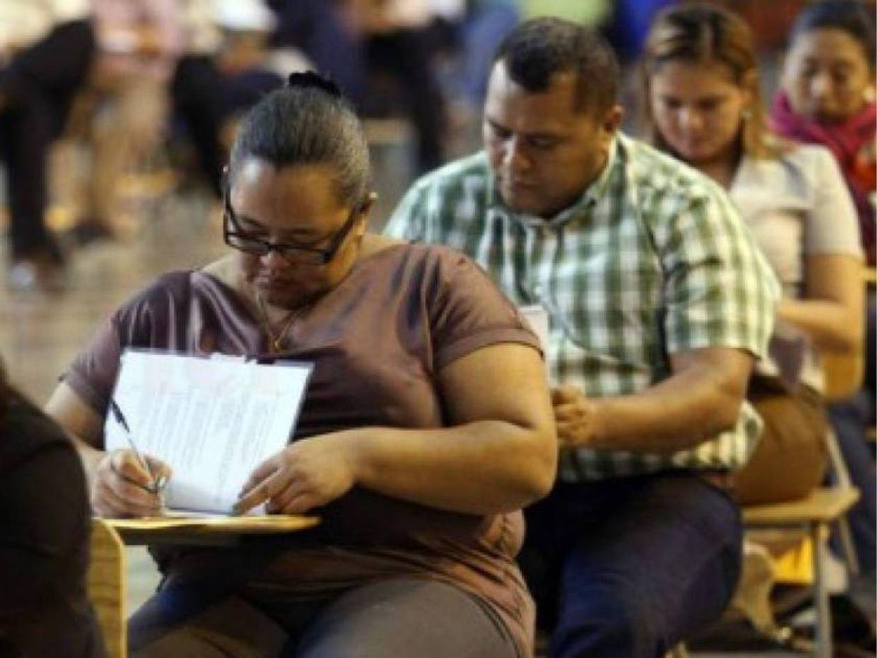 Maestros denuncian exclusión a egresados de la UPNFM en el concurso docente