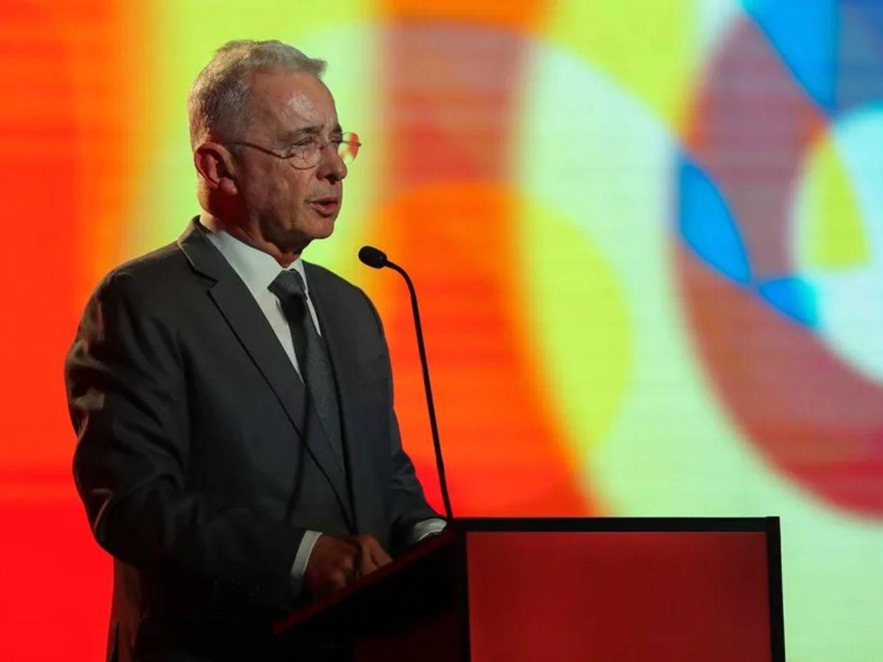 Álvaro Uribe, condenado por sobornos, buscará volver al Congreso colombiano en 2026