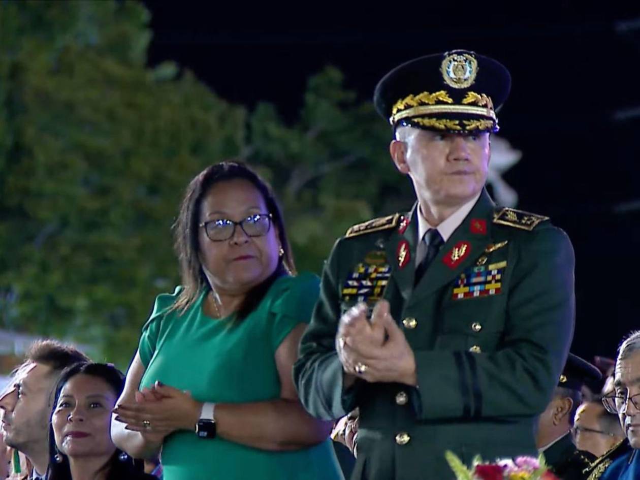 Roosevelt Hernández asiste a juramentación del jefe del Ejército de Nicaragua