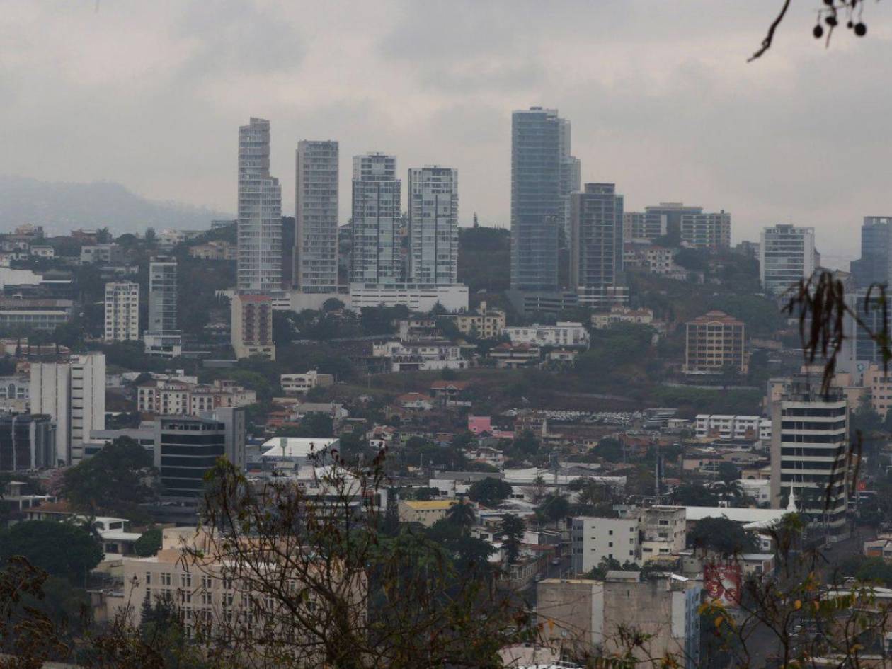 Pronostican lluvias en zonas montañosas; altas marejadas se mantienen en la zona sur