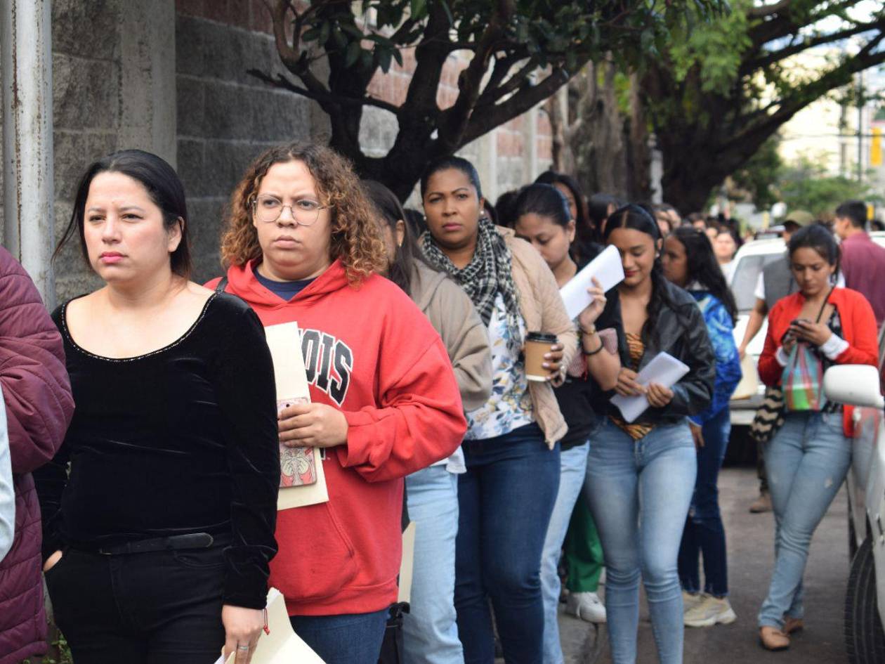 Unos 3,000 aspirantes a  maestros realizan prueba de admisión en la Pedagógica