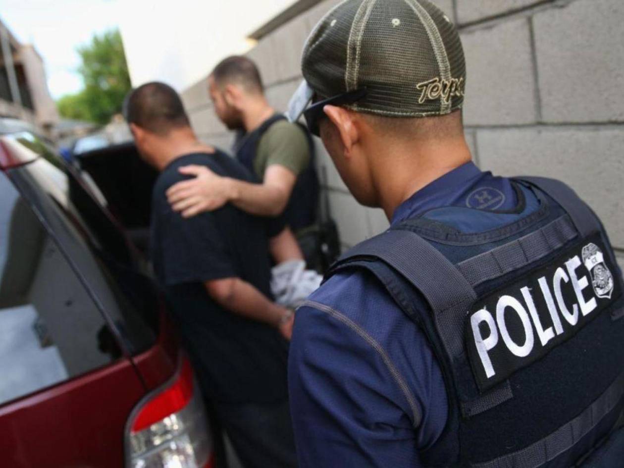 ¿Qué debo hacer si ICE llega a mi trabajo? Consejos para migrantes