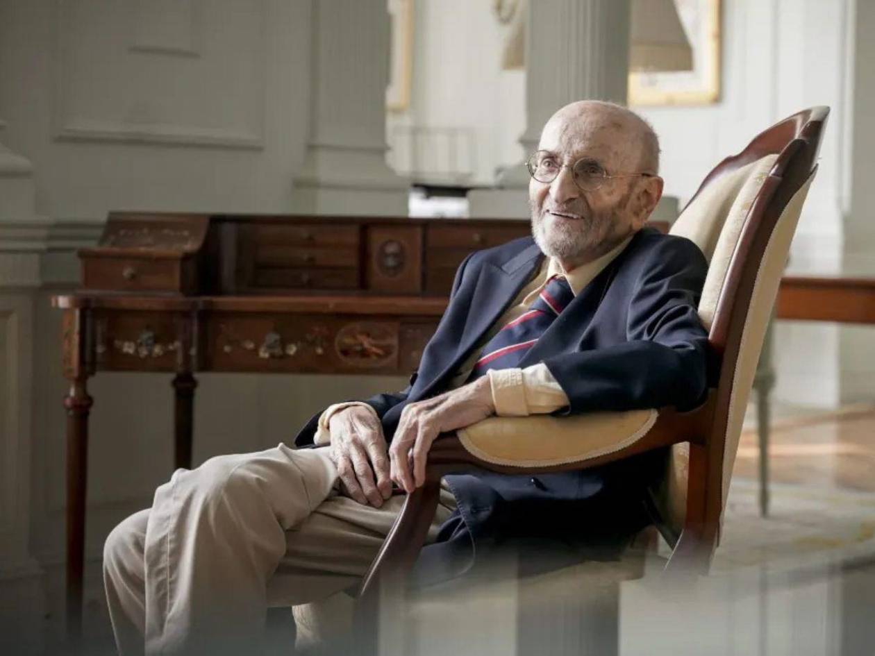 Álvaro Pombo, ganador del Cervantes, no irá a la entrega del premio