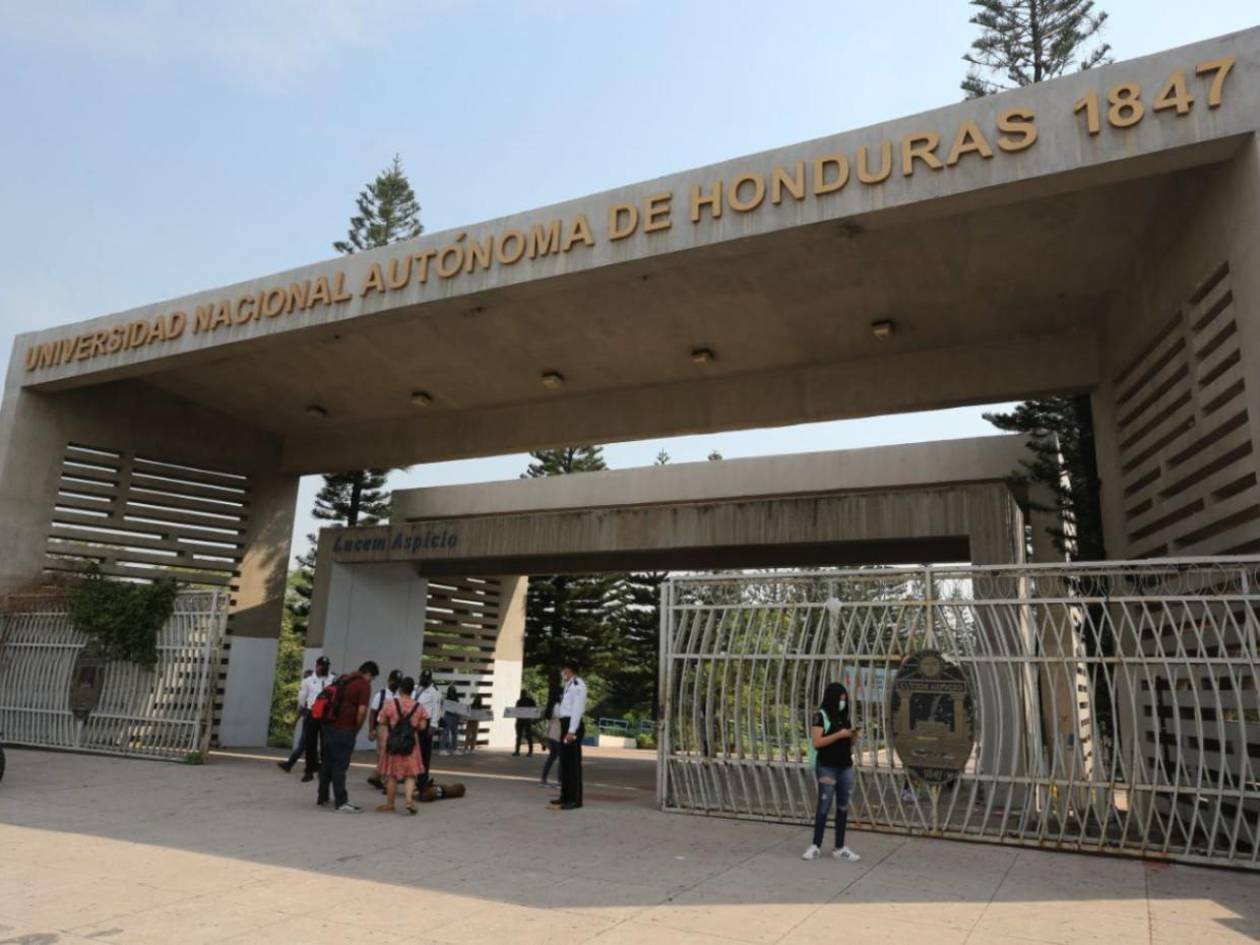 Candidatos presidenciales participan en conversatorio que realiza la UNAH