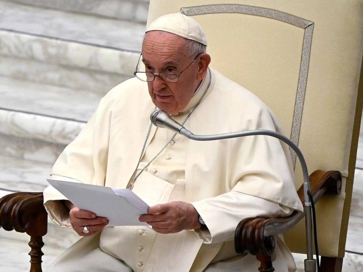 Papa Francisco pide apoyo para los enfermos tras sus crisis durante hospitalización