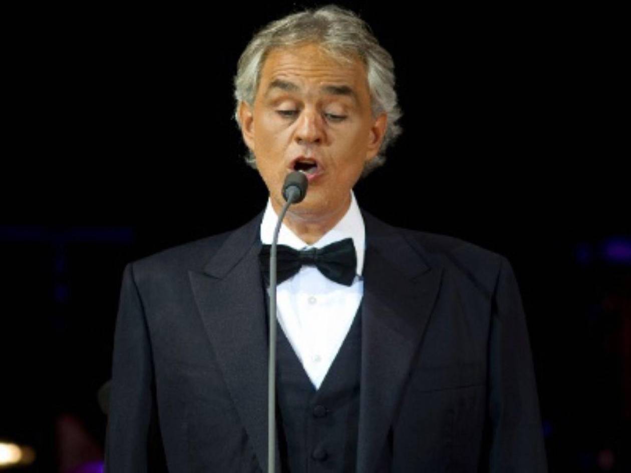 Andrea Bocelli le canta a Donald Trump “Por ti volaré” en el Despacho Oval