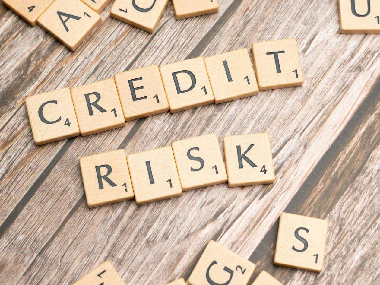 Economista advierte que eliminar Central de Riesgo, como propone Rixi Moncada, pondría en peligro al sistema financiero