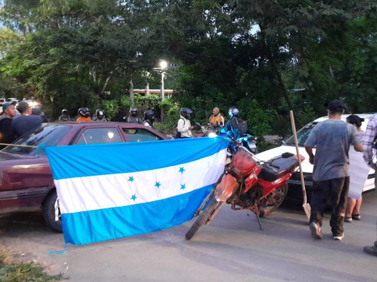 Pobladores de Mateo protestan exigiendo a la SIT que cumpla con reconstrucción de la carretera