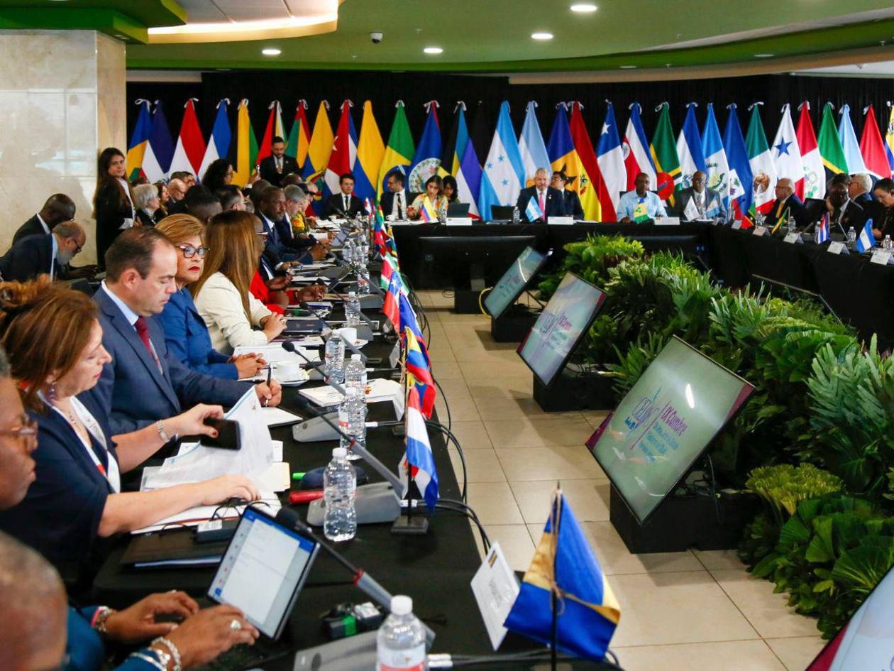 CELAC llama a reunión extraordinaria por presencia militar de EE UU en el Caribe