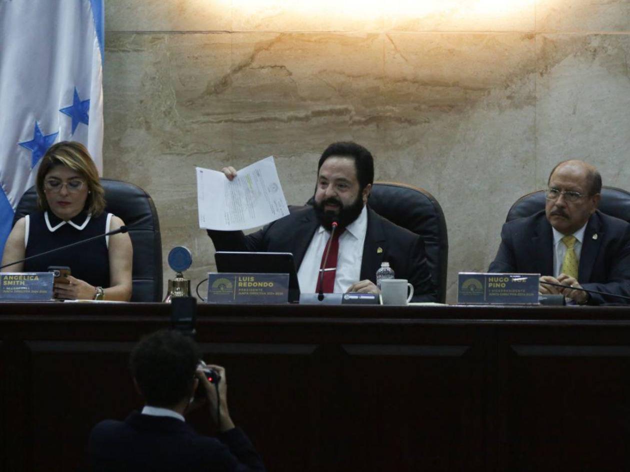 Luis Redondo no acepta renuncia de Ana Paola Hall y exige investigar presiones y amenazas