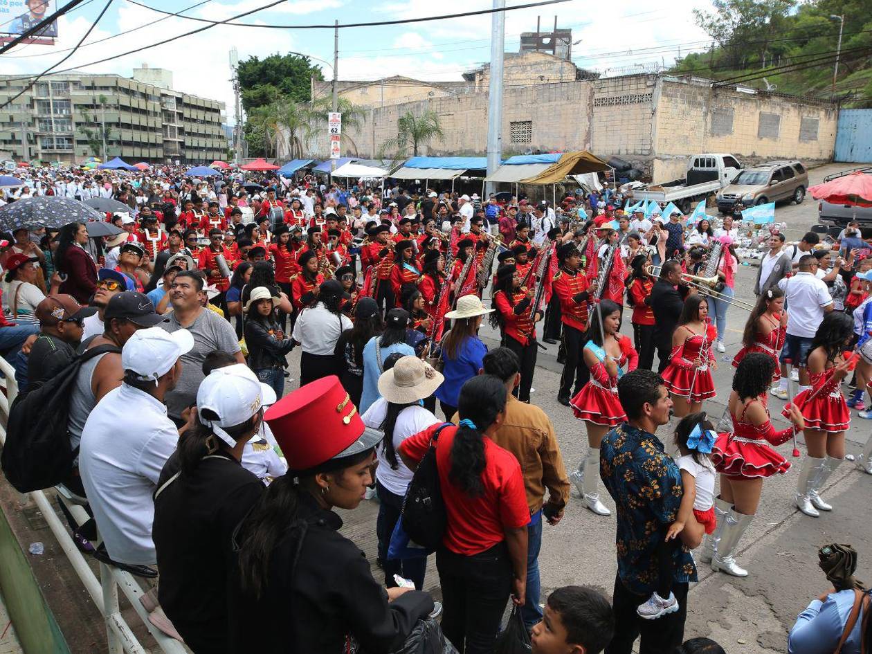Más de 1,000 incidencias se reportaron en los desfiles patrios del Distrito Central