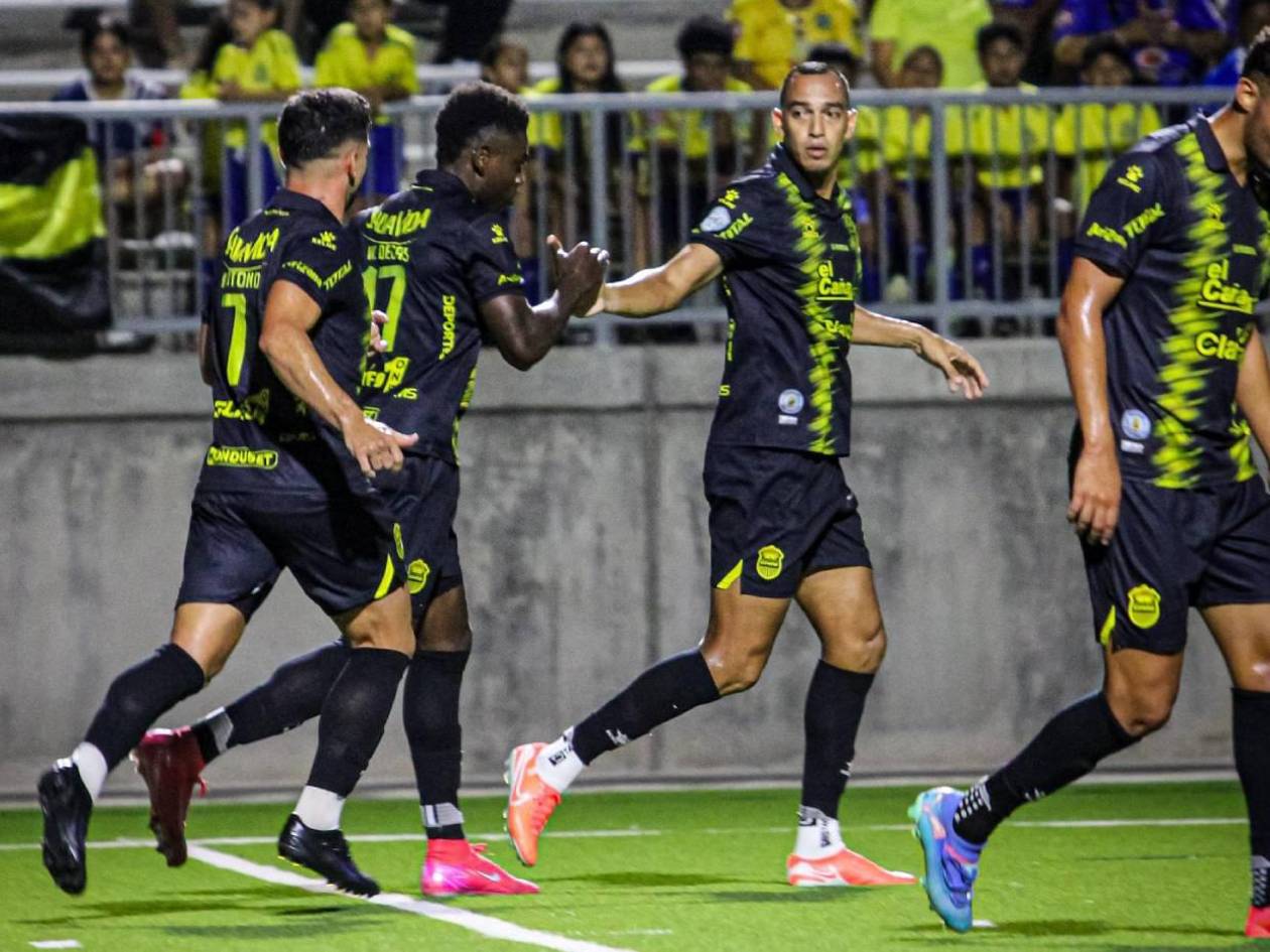 Real España derrota al Municipal Limeño de El Salvador en Houston