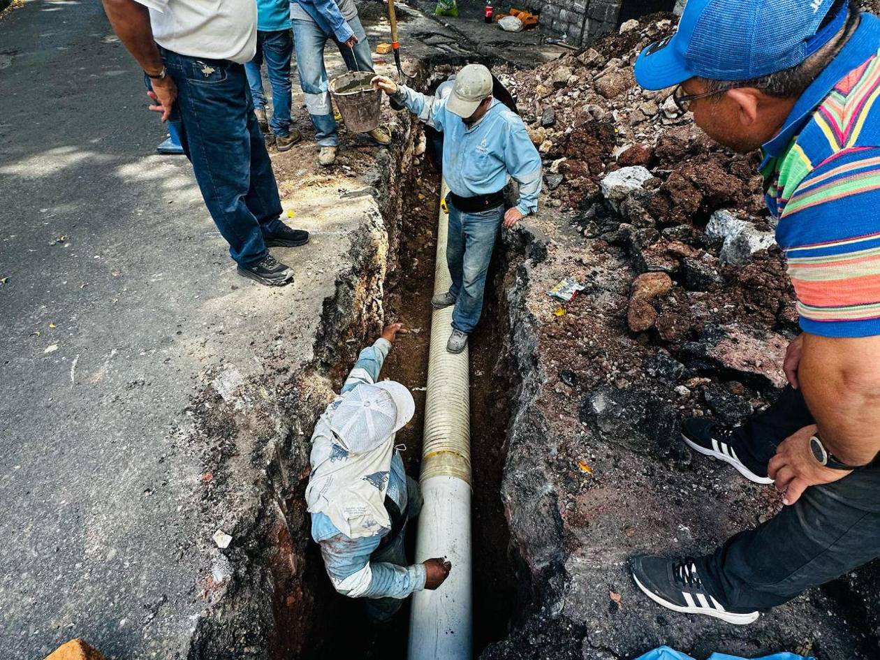 Tras un mes de quejas, reparan cloaca dañada en Tegucigalpa