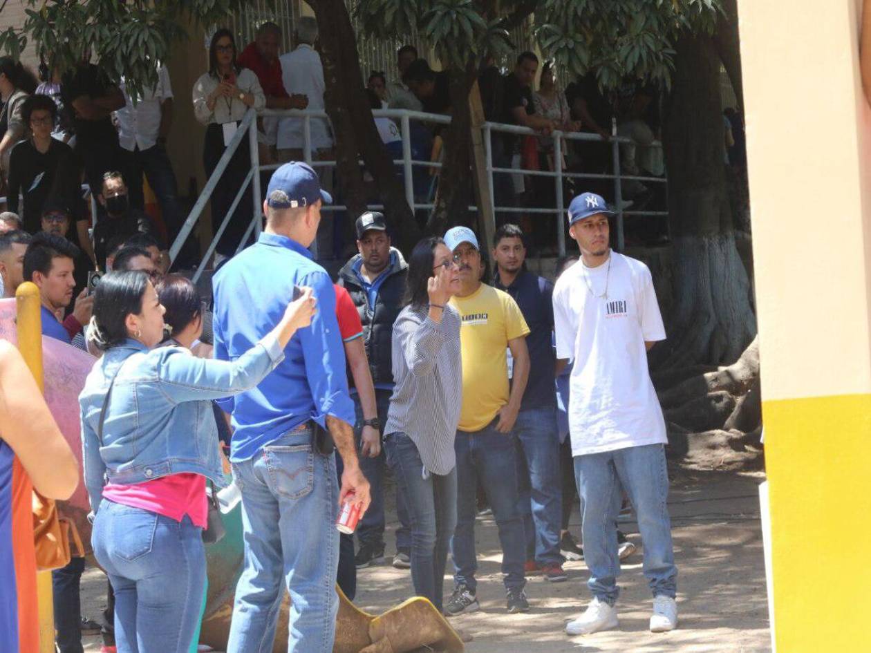 Primera vez que hay un prolongado retraso en las urnas para poder votar