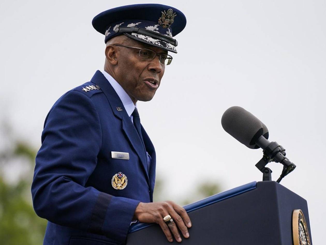 Trump despide al jefe del Estado Mayor conjunto de EE UU entre cambios en el Pentágono