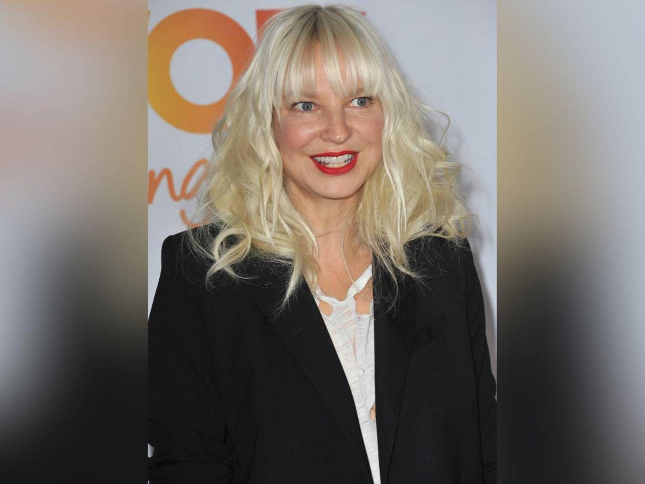 Expareja de la cantante Sia quiere $200,000 mensuales de manutención