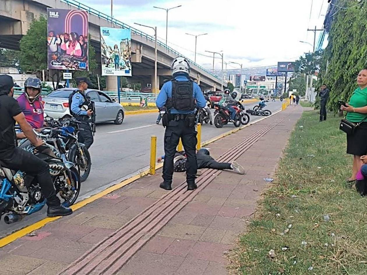 Muere motociclista tras impactar contra acera en bulevar Suyapa