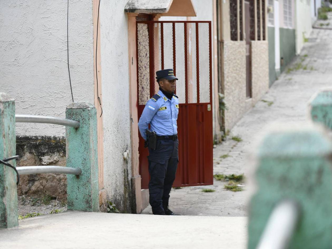 Le dio posada a su amiga para que fuera al médico en la mañana y la halló muerta