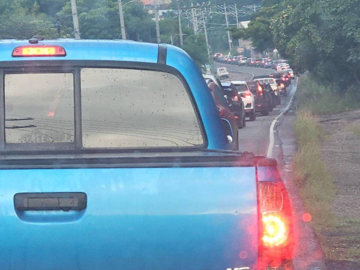 Insoportable tráfico en Santa Lucía y Valle de Ángeles sufren pobladores