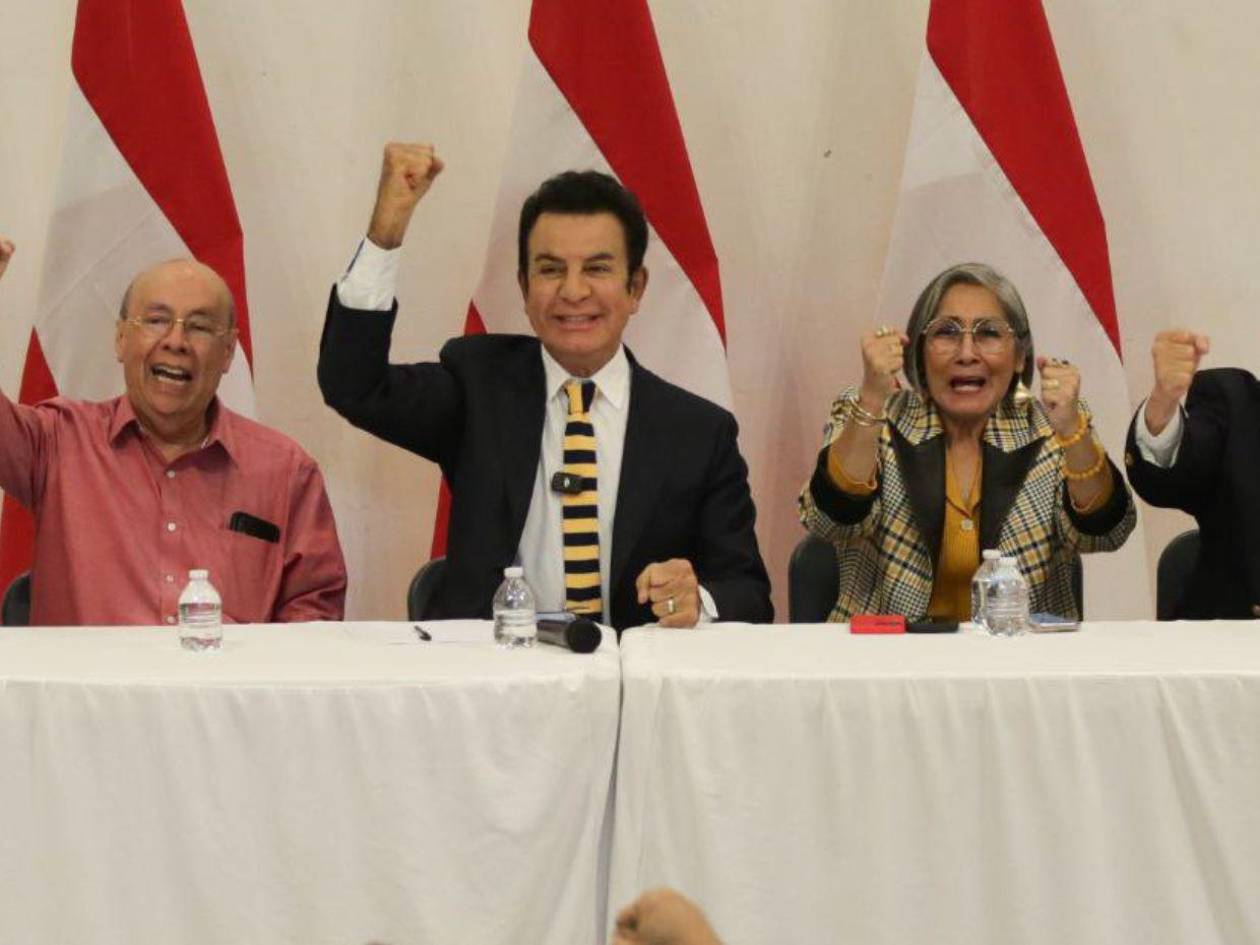 Salvador Nasralla denuncia que con fondos públicos se habrían comprado cascos y motos de colectivos de Libre