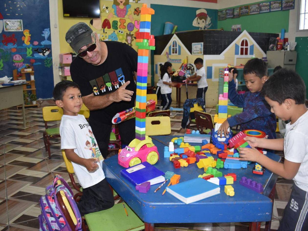 Zaki Magoa, el artista que llevó magia y esperanza a niños en todo Honduras