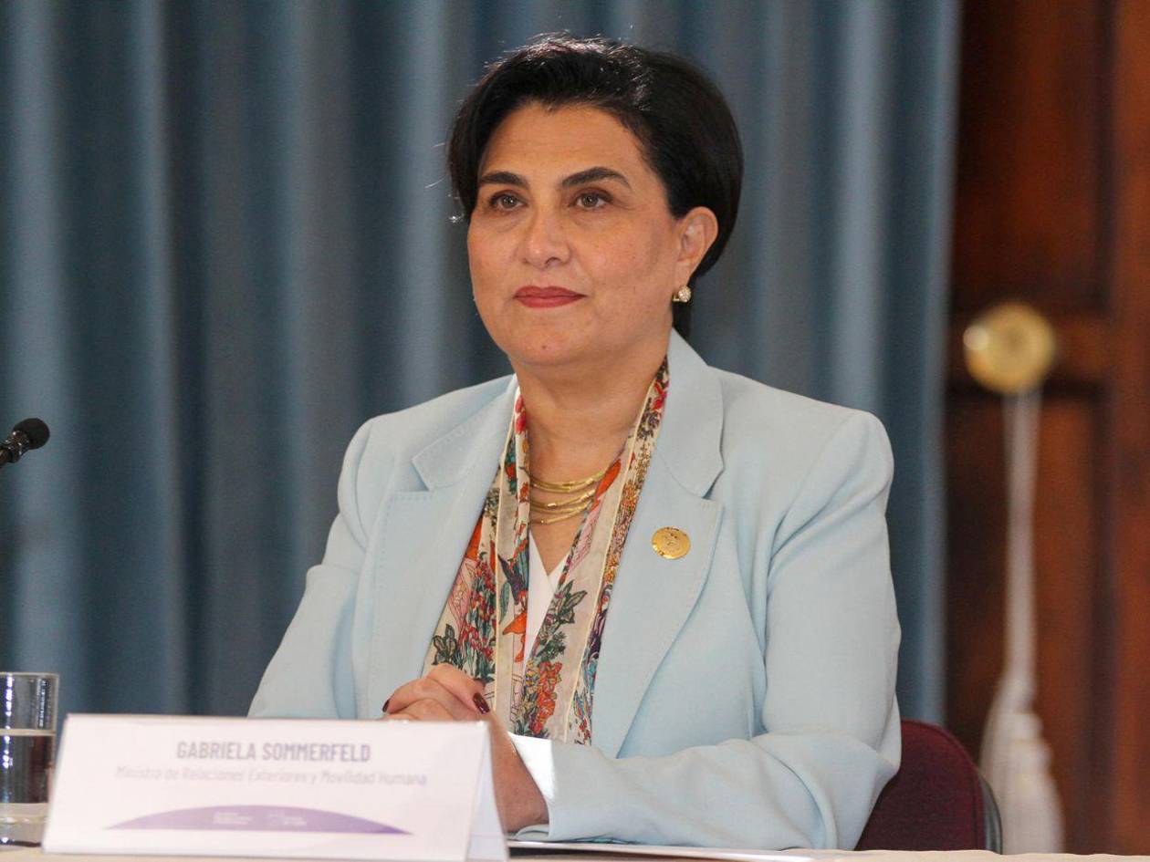 Ecuador tratará en mesa de trabajo la cancelación de visas a nuevos estudiantes