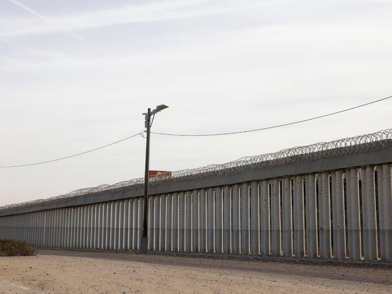 Cruce de inmigrantes en la frontera de EEUU con México baja a mínimos históricos en junio