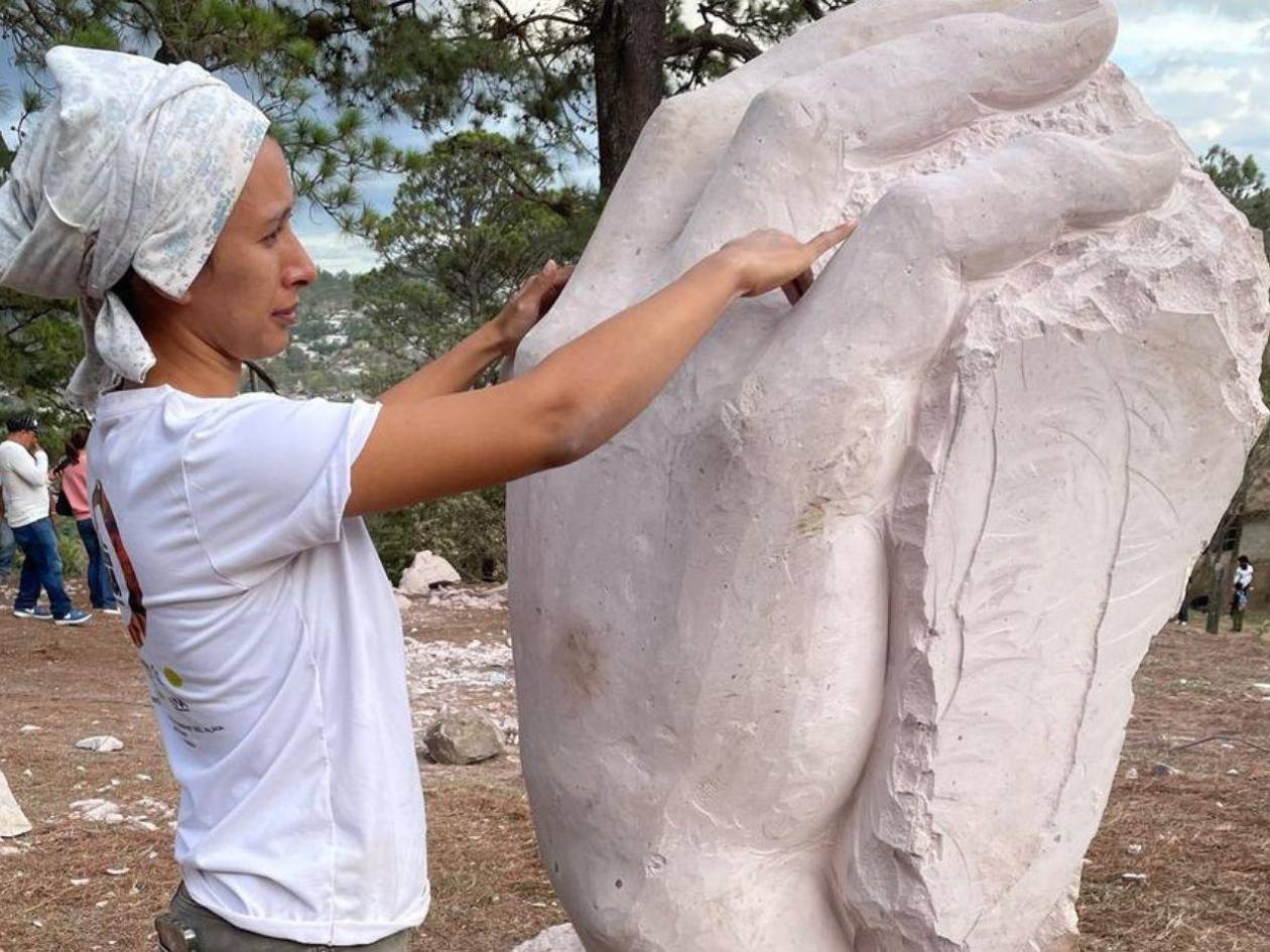 En memoria de Pablo Zelaya Sierra, artistas elevan su obra en roca sólida
