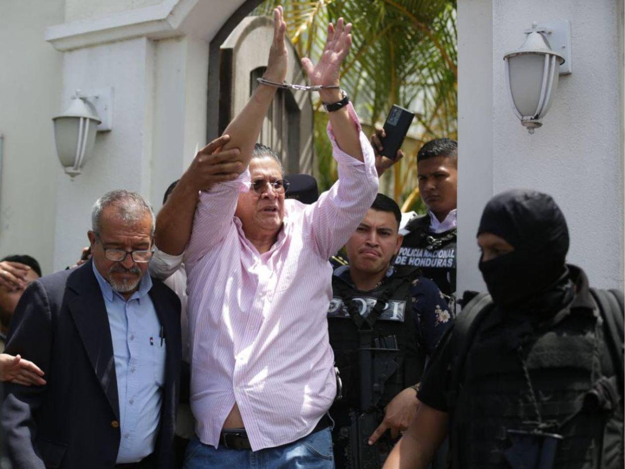 Periodista Esdras Amado López enfrenta cargos por lesiones y violencia intrafamiliar