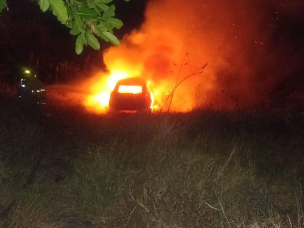 Hombre muere carbonizado al incendiarse vehículo turismo en Danlí, El Paraíso