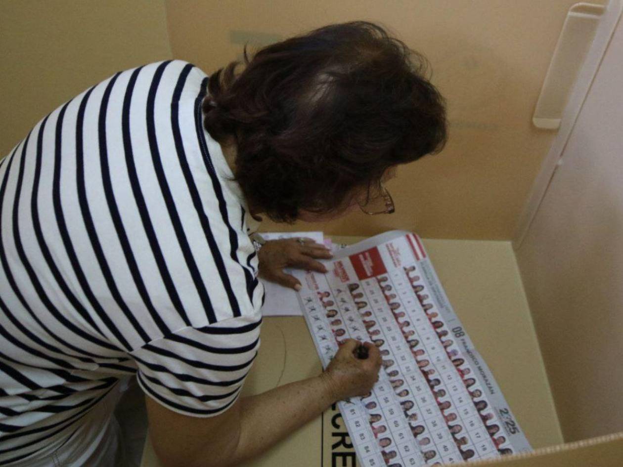 Cómo la desinformación electoral erosiona la confianza en el voto hondureño