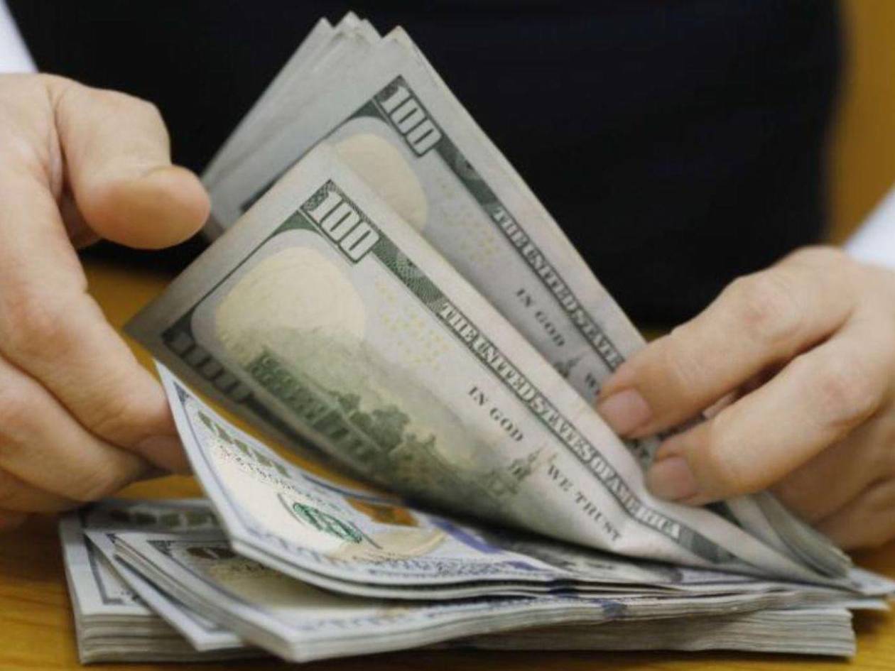 Hasta 30 centavos  se ha encarecido el precio del dólar en la subasta del BCH