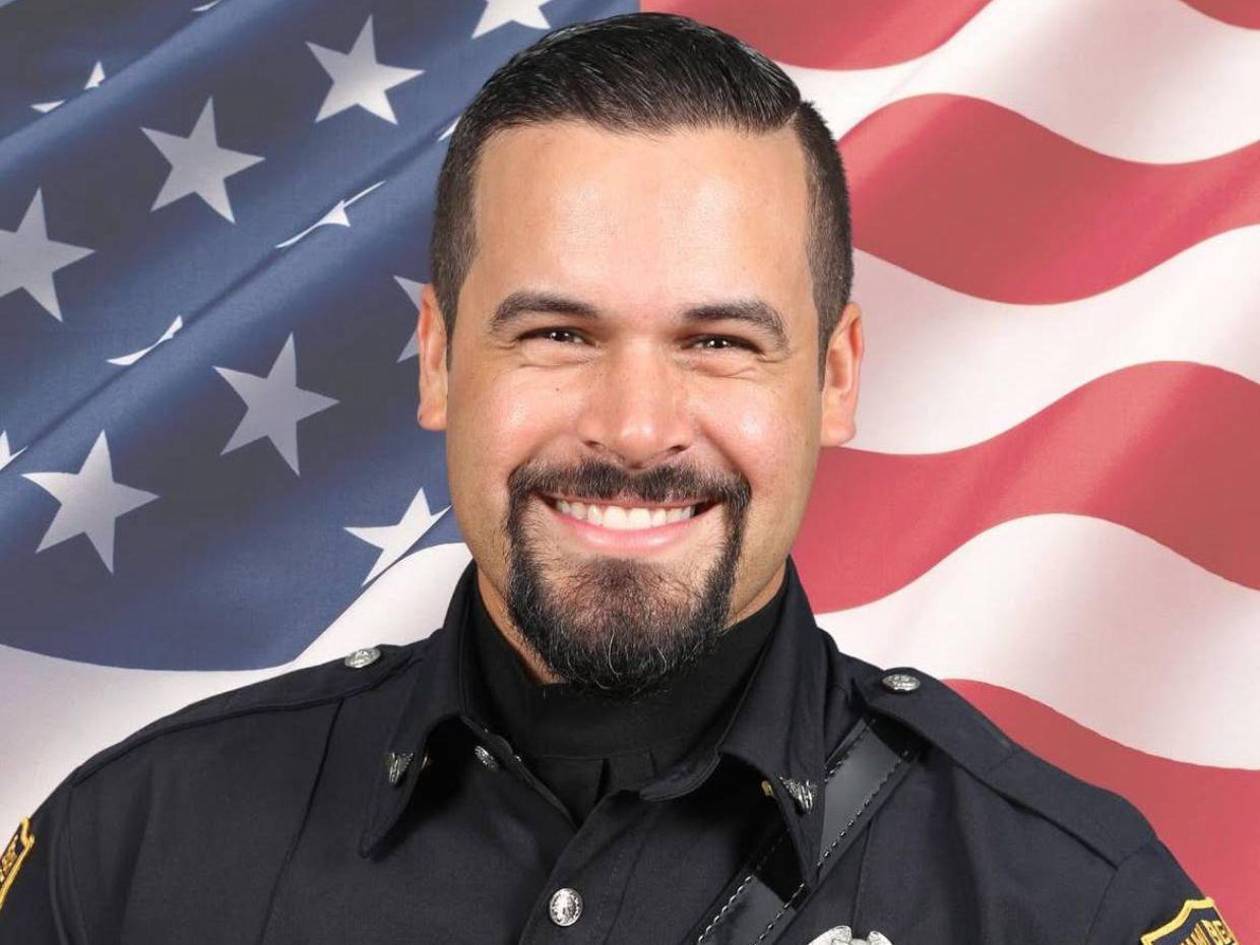Dan último adiós a David Cajuso, policía de EE UU que murió en accidente de motocicleta