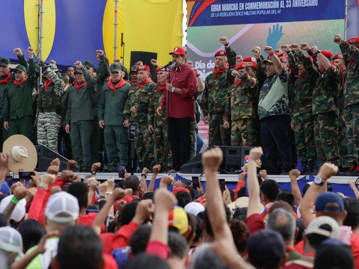 Maduro encabeza marcha en Caracas por los 33 años de la “rebelión” de Hugo Chávez