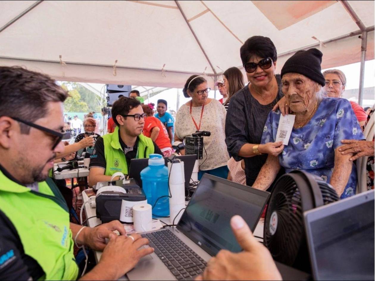 Más de 14,000 discapacitados y ancianos recibirán bono de L2,000 en DC