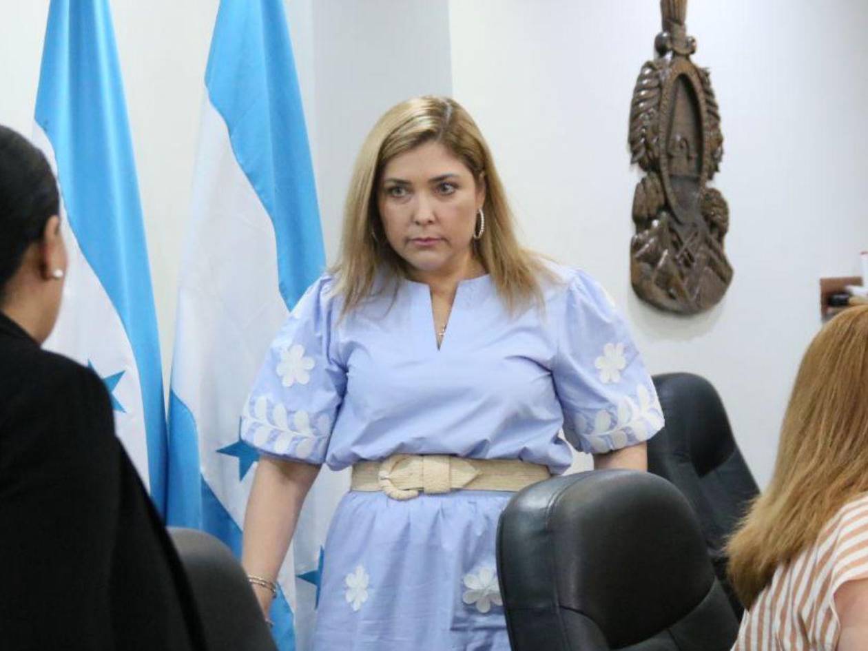Partido Liberal no ha podido contactarse con Ana Paola Hall tras poner a disposición su cargo
