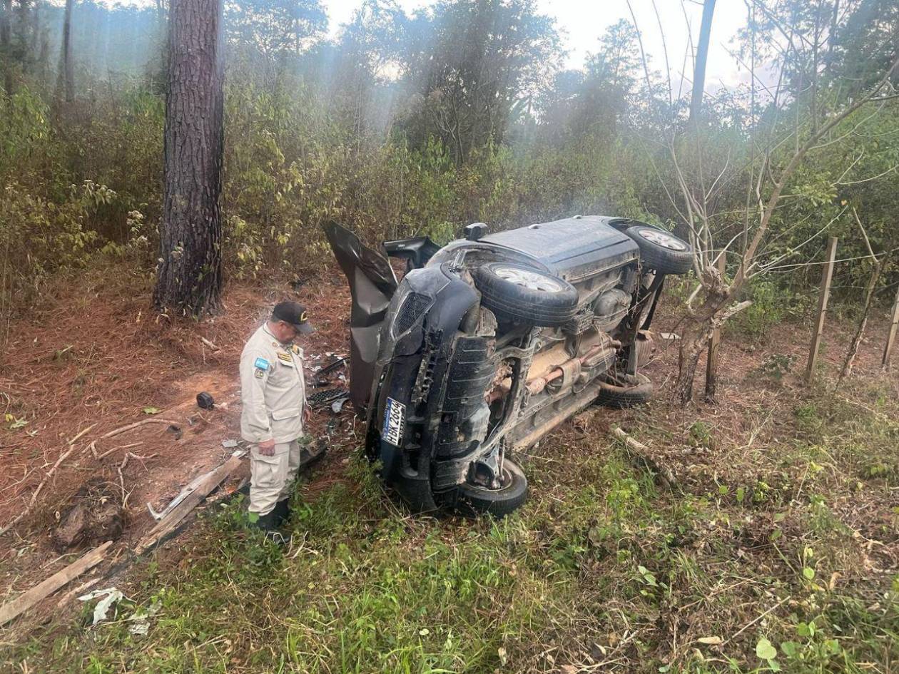 Hombre se salva de morir en aparatoso accidente de tránsito en Campamento