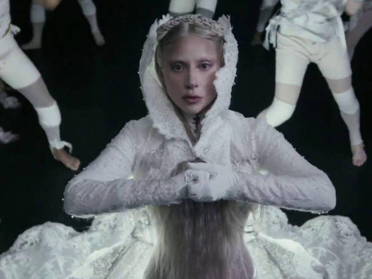 Lady Gaga regresa a sus raíces con “Abracadabra”: un viaje a “The Fame Monster”