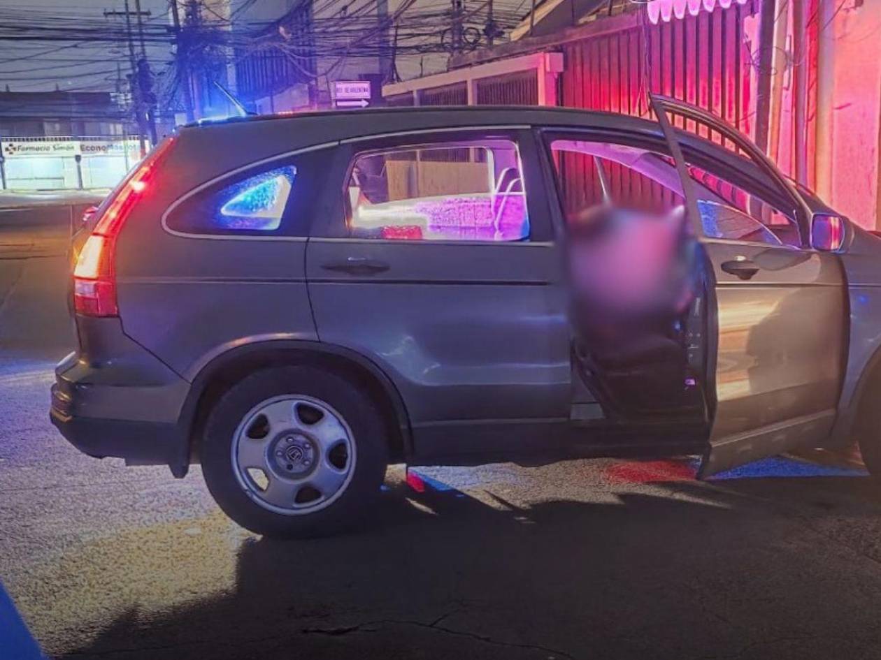 En el interior de su carro matan a hombre en el bulevar Morazán de Tegucigalpa