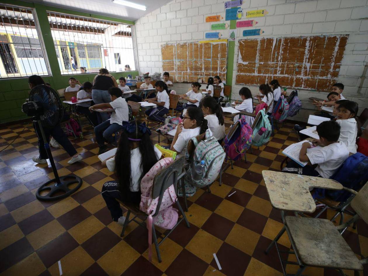 Centros escolares reducen jornada pese a postura de Educación