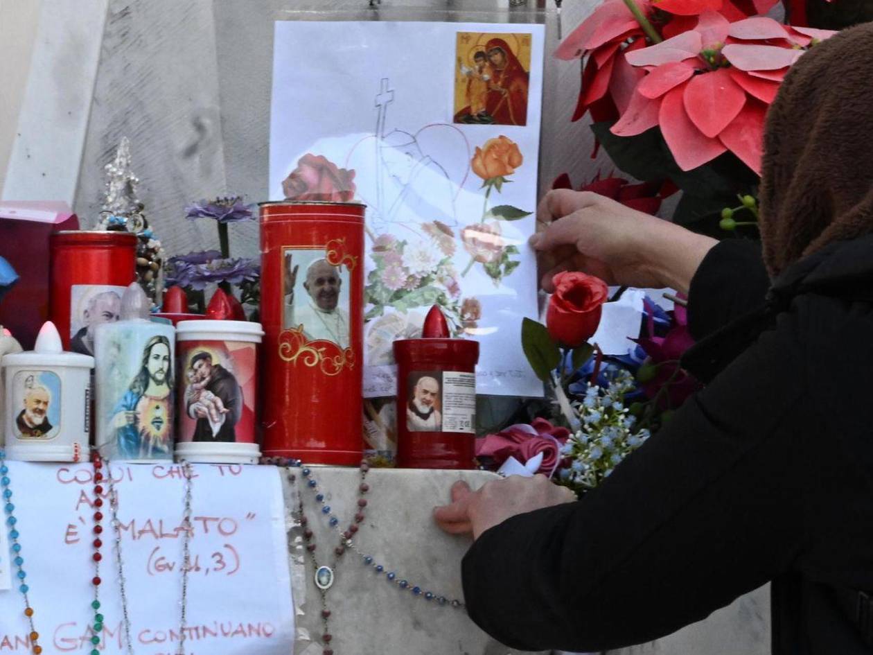 Papa Francisco sigue su tratamiento sin ventilación mecánica