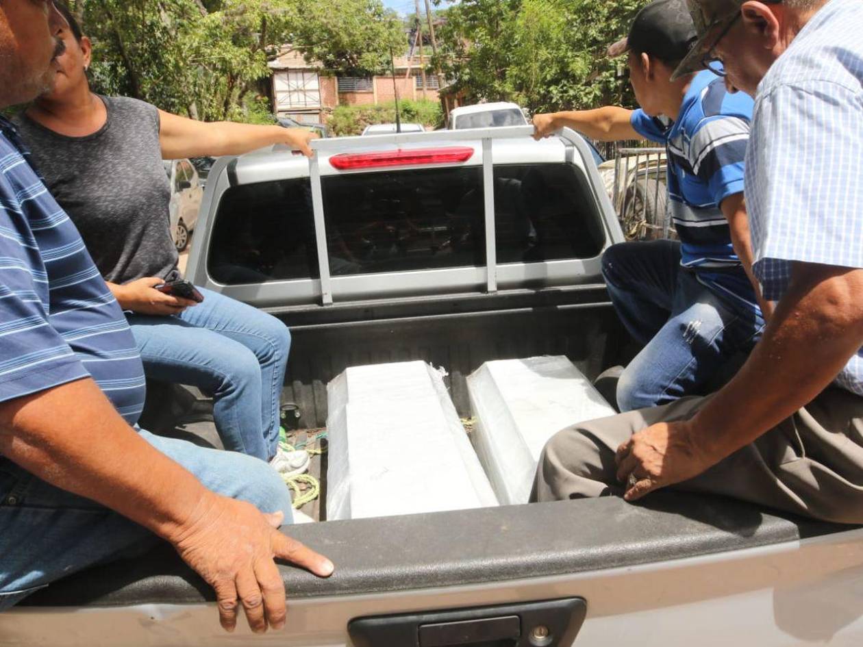 Entregan cuerpos de dos hermanos que murieron carbonizados en la capital