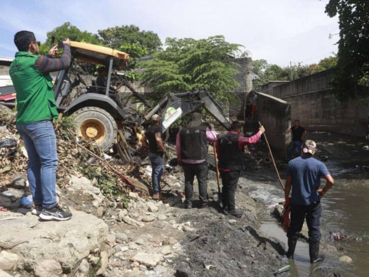 Padrastro de Elvis Eliú clama en su búsqueda: Salga, hijo, salga. Nadie le va a pegar