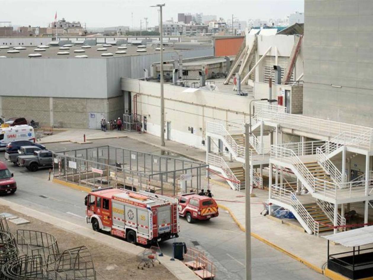 Centro comercial peruano cuyo techo colapsó asegura que cumplió normas de mantenimiento